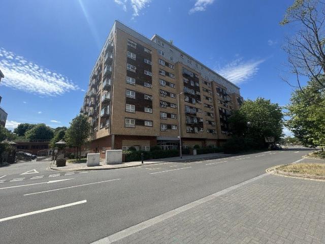 Cherrydown East, Basildon SS16, 2 bed flat to rent, £1,500 pcm | PrimeLocation