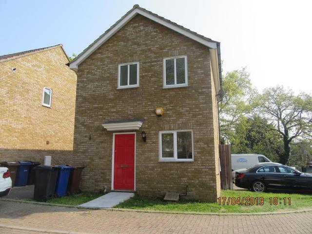 Cherwell Grove, South Ockendon. 3 bed detached house to rent £1,600 pcm £369 pw