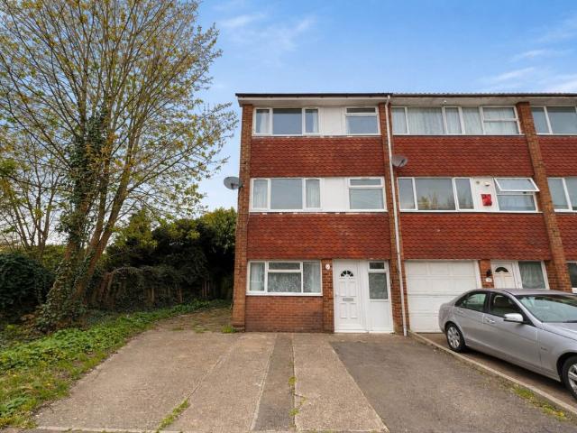 Chertsey Close, Luton LU2, 4 bed semi detached house to rent, £1,500 pcm | PrimeLocation