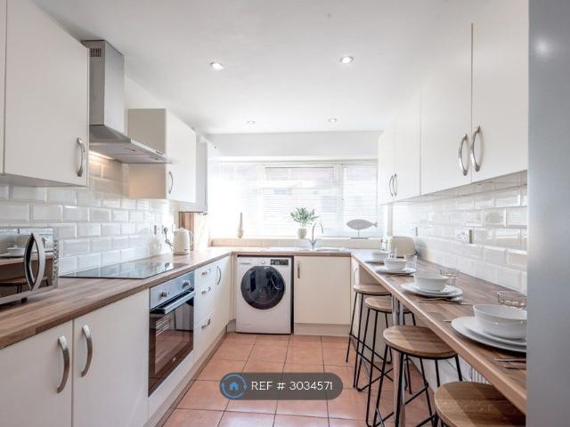 Chertsey Close, Luton LU2, 6 bed terraced house to rent, £3,200 pcm | PrimeLocation