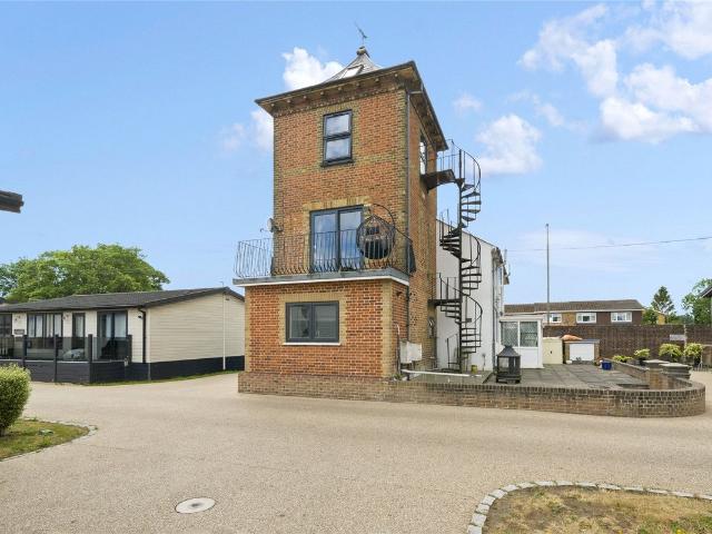 Chertsey Lane, Staines Upon Thames, Surrey TW18, 1 bed semi detached house to rent, £1,500 pcm | PrimeLocation