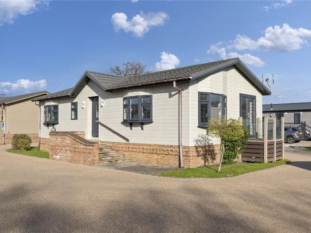 Chertsey Lane, Staines Upon Thames, Surrey TW18, 2 bed bungalow to rent, £1,900 pcm | PrimeLocation
