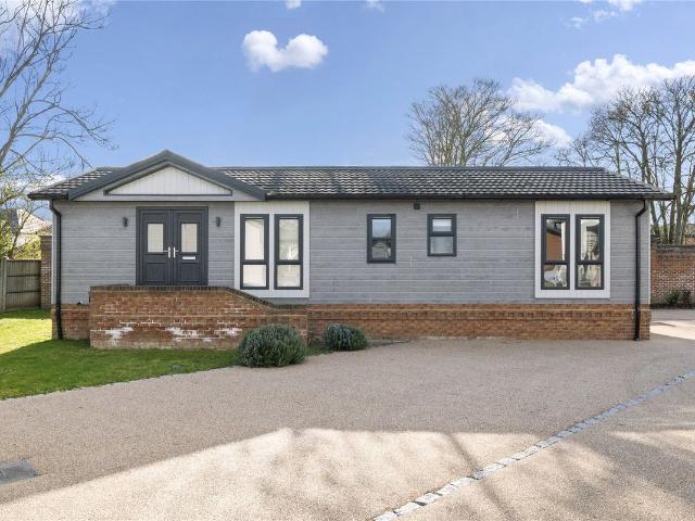 Chertsey Lane, Staines Upon Thames, Surrey TW18, 2 bed bungalow to rent, £2,000 pcm | PrimeLocation