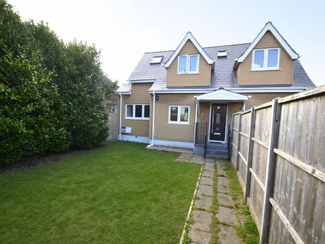 Chertsey Lane, Staines Upon Thames TW18, 2 bed end terrace house to rent, £1,850 pcm | PrimeLocation
