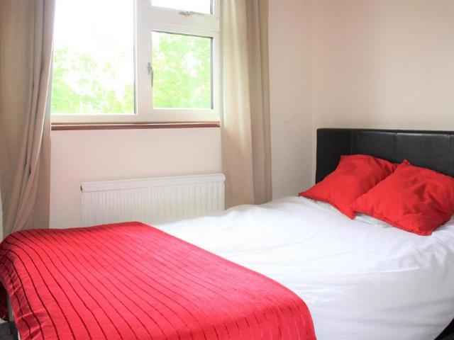 Chertsey Rise, Stevenage 1 bed in a house share to rent £500 pcm £115 pw