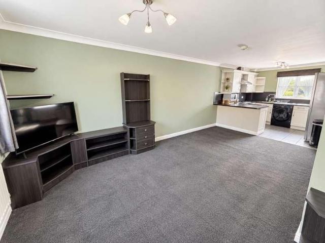 Chertsey Road, Feltham, TW13
