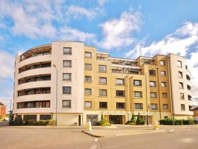 Chertsey Road, Woking GU21, 1 bed flat to rent, £1,300 pcm | PrimeLocation
