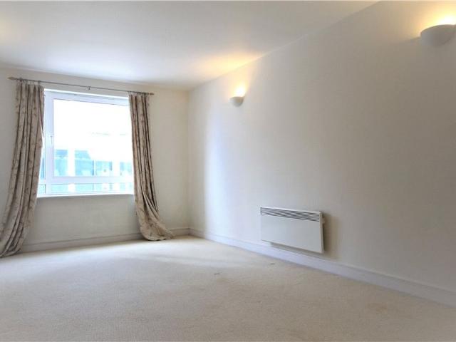 Chertsey Road, Woking, GU21 5BL