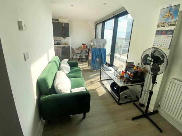 Chertsey Road, Woking, Surrey, GU21