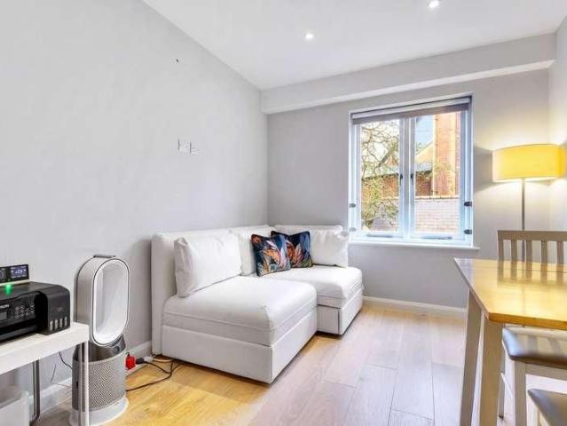Chertsey Street, Guildford, GU1