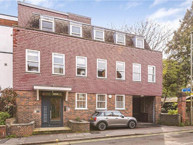 Chertsey Street, Guildford, Surrey, GU1 1 bed flat to rent £1,495 pcm £345 pw