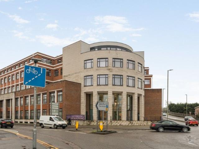 Chertsey, Surrey KT16, 1 bed flat to rent, £1,475 pcm | PrimeLocation