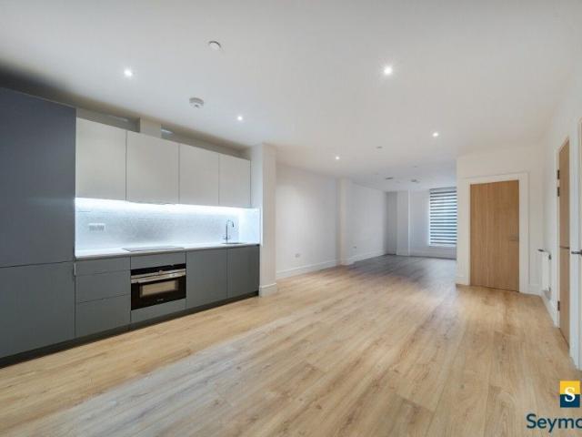 Chertsey, Surrey. KT16, 1 bed flat to rent, £1,500 pcm | PrimeLocation