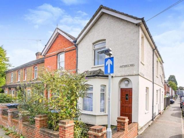 Chertsey, Surrey KT16, 1 bed flat to rent, £1,150 pcm | PrimeLocation