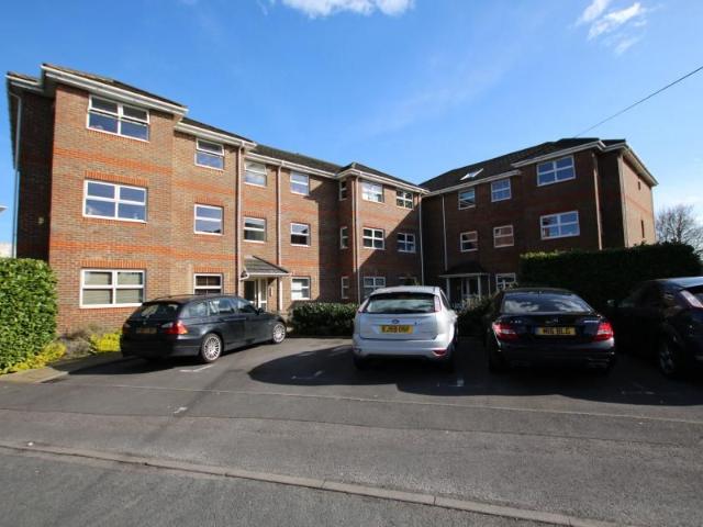Chertsey, Surrey KT16, 2 bed flat to rent, £1,500 pcm | PrimeLocation