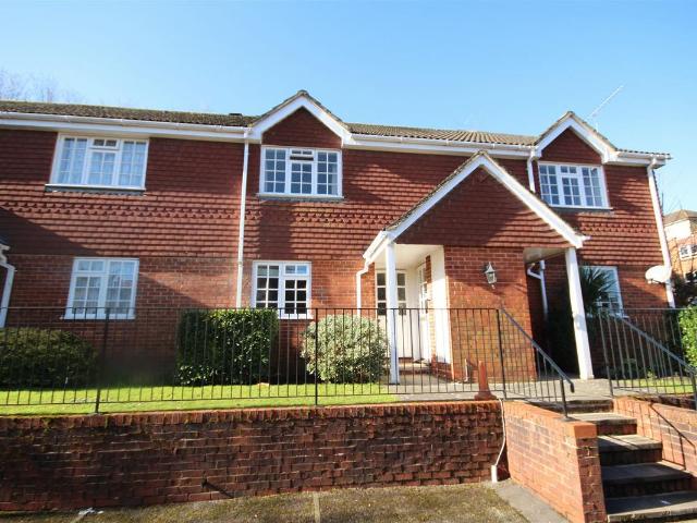 Chesham Mews, Chesham Road GU1, 1 bed flat to rent, £1,400 pcm | PrimeLocation