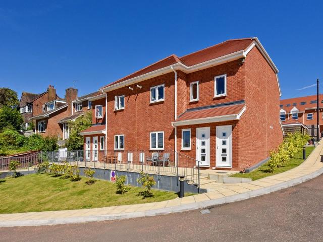 Chesham, Buckinghamshire HP5, 3 bed flat to rent, £1,750 pcm | PrimeLocation
