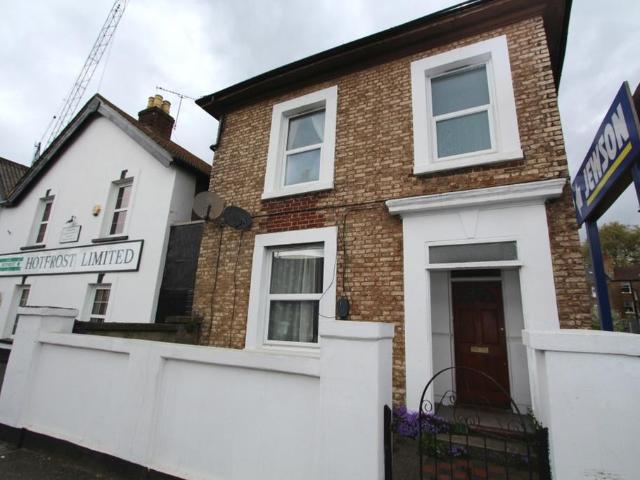Chesham Court, Brighton Road, London, KT6 5PS, United Kingdom | 5 bed house for rent #116539137 | Rentberry