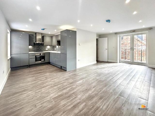 Chesham, HP5 3 bed apartment to rent £1,825 pcm £421 pw