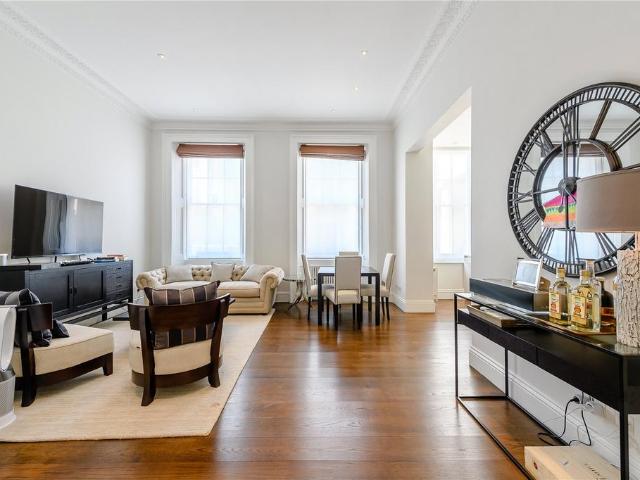 Chesham Place, Belgravia, London, SW1X 3 bed apartment to rent £7,800 pcm £1,800 pw