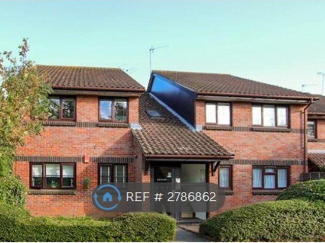 Cheshunt, Waltham Cross EN8, 2 bed flat to rent, £1,650 pcm | PrimeLocation