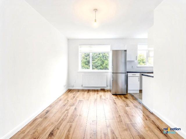 Cheshunt Wash, Cheshunt, Waltham Cross EN8, 2 bed flat to rent, £1,500 pcm | PrimeLocation