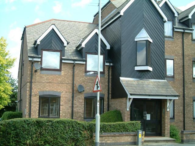 Cheshunt, EN8 2 bed flat to rent £1,795 pcm £414 pw