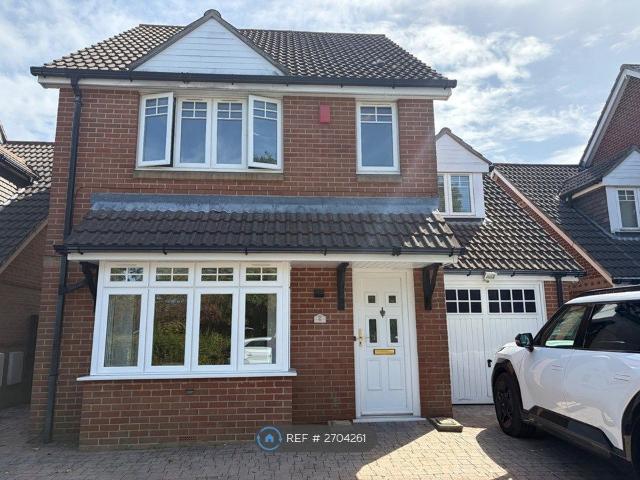 Chesilbourne Grove, Bournemouth BH8, 3 bed detached house to rent, £2,450 pcm | PrimeLocation