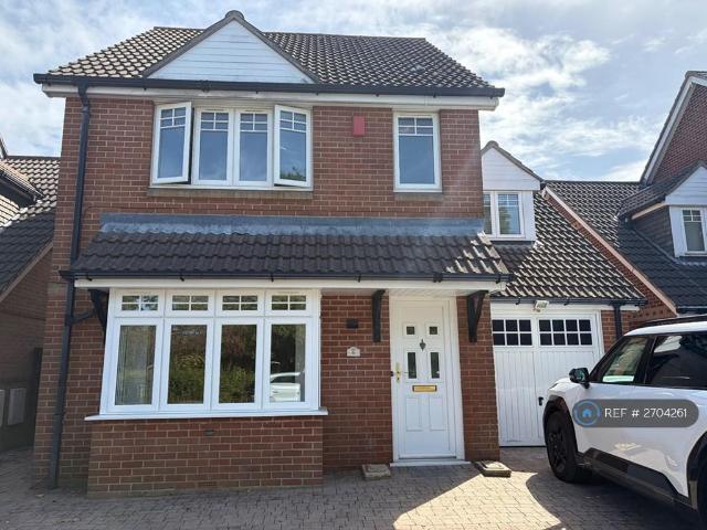 Chesilbourne Grove, Bournemouth, BH8 3 bed detached house to rent £2,600 pcm £600 pw