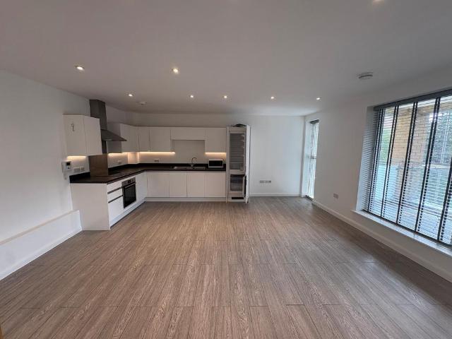 Chesney Street, Battersea SW11 2 bed flat to rent £2,800 pcm £646 pw
