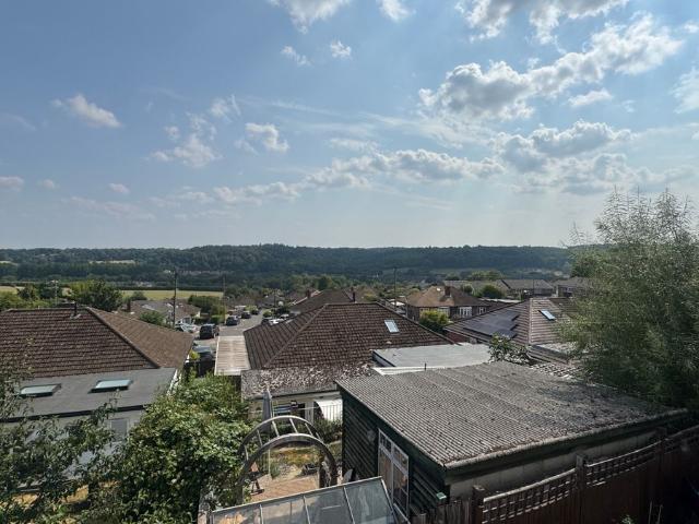 Chessmount Rise, Chesham HP5, 2 bed flat to rent, £1,500 pcm | PrimeLocation