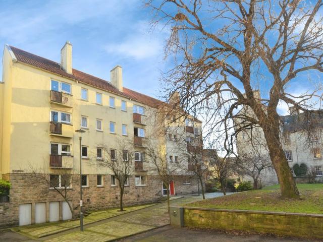 Chessels Court, Holyrood, Edinburgh, EH8 2 bed flat to rent £1,495 pcm £345 pw