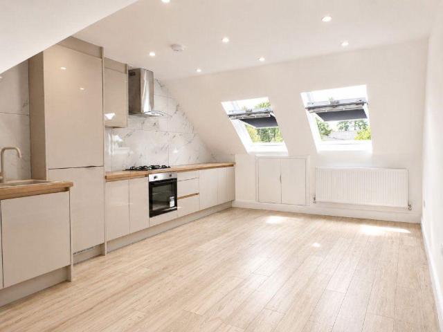 Chessington Road, Ewell 1 bed apartment to rent £1,495 pcm £345 pw