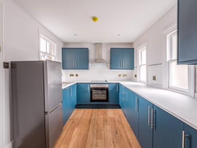 Chessington Road, Epsom KT17 3 bed house to rent £2,400 pcm £554 pw