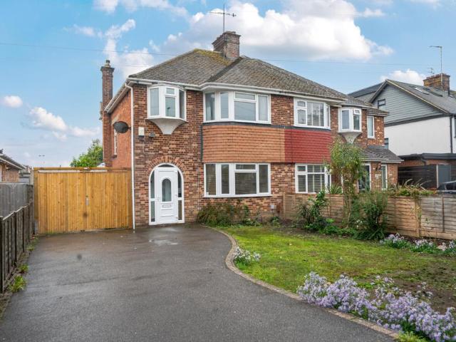 Chesswood Road, West Sussex BN11 3 bed semi detached house to rent £2,100 pcm £485 pw