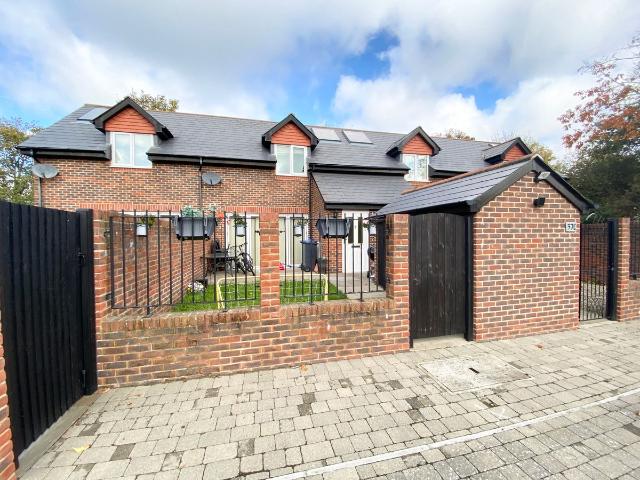 Chesswood Road, Worthing BN11, 2 bed property to rent, £1,750 pcm | PrimeLocation