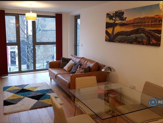 Chesworth Court, London, E1 2 bed flat to rent £2,400 pcm £554 pw