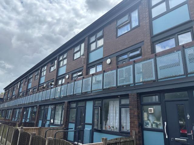 Chesworth Close, Stockport SK1, 3 bed maisonette to rent, £1,300 pcm | PrimeLocation