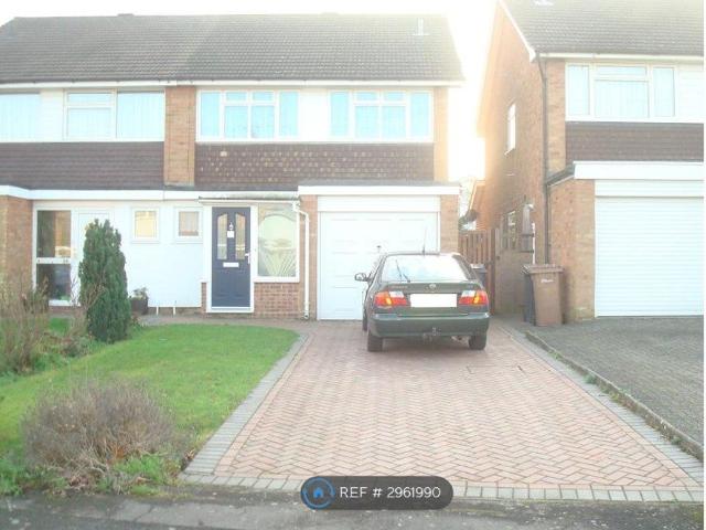 Chestnut Walk, Chelmsford CM1, 4 bed semi detached house to rent, £2,300 pcm | PrimeLocation