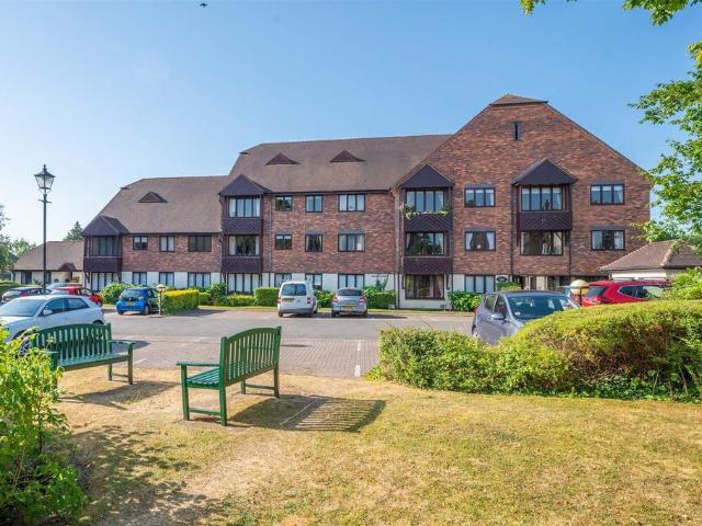 Chestnut Walk, Henley In Arden B95 2 bed apartment to rent £950 pcm £219 pw