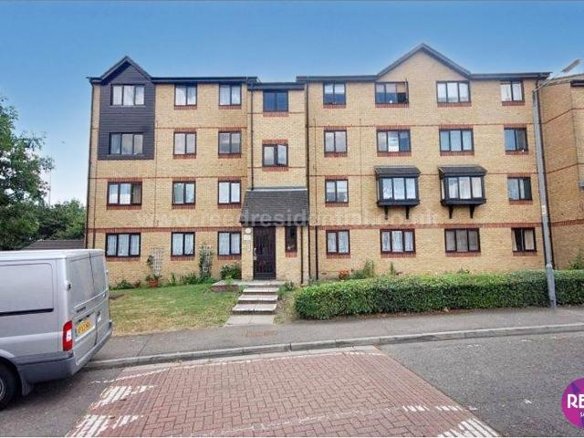 Chestnut Walk, Vange SS16, Studio to rent, £975 pcm | PrimeLocation