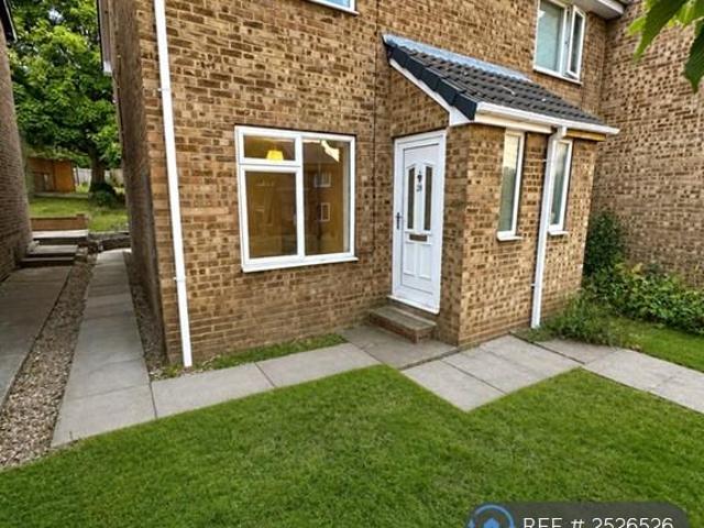 Chestnut Walk, Wakefield, WF2 2 bed semi detached house to rent £1,095 pcm £253 pw