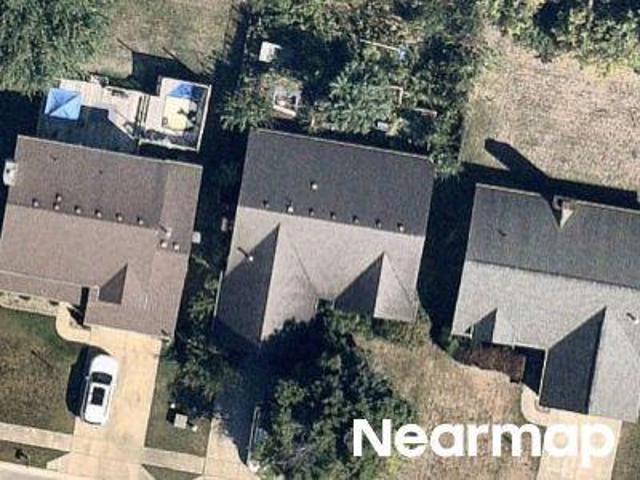 Chestnut Woods Dr