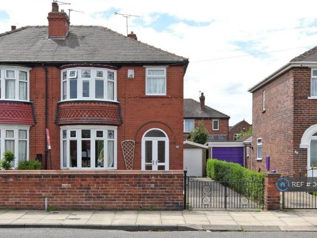 Chestnut Avenue, Doncaster, DN2 3 bed semi detached house to rent £995 pcm £230 pw