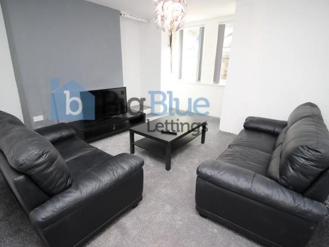 Chestnut Avenue, Hyde Park, Leeds LS6 5 bed terraced house to rent £2,708 pcm £625 pw