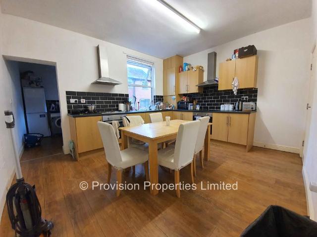 Chestnut Avenue, Hyde Park LS6 7 bed terraced house to rent £3,609 pcm £833 pw