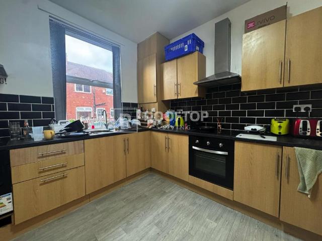 Chestnut Avenue, Leeds LS6 7 bed house to rent £4,247 pcm £980 pw