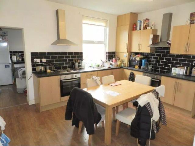 Chestnut Avenue, Leeds LS6 7 bed terraced house to rent £4,095 pcm £945 pw