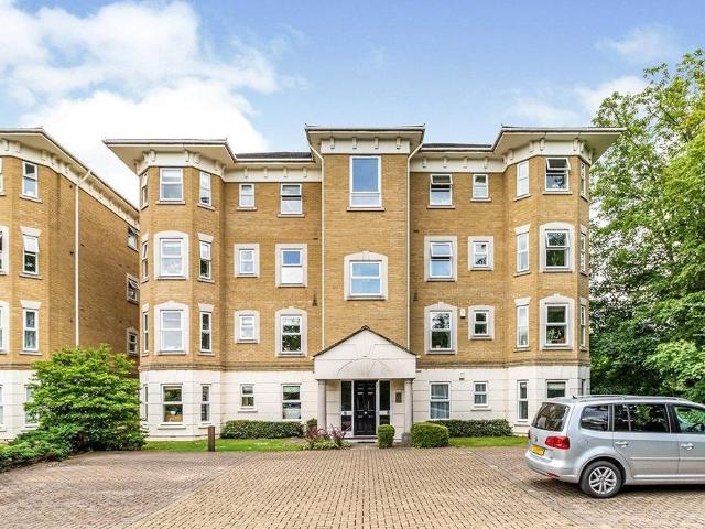 Chestnut Court, Surbiton KT6 2 bed flat to rent £2,850 pcm £658 pw