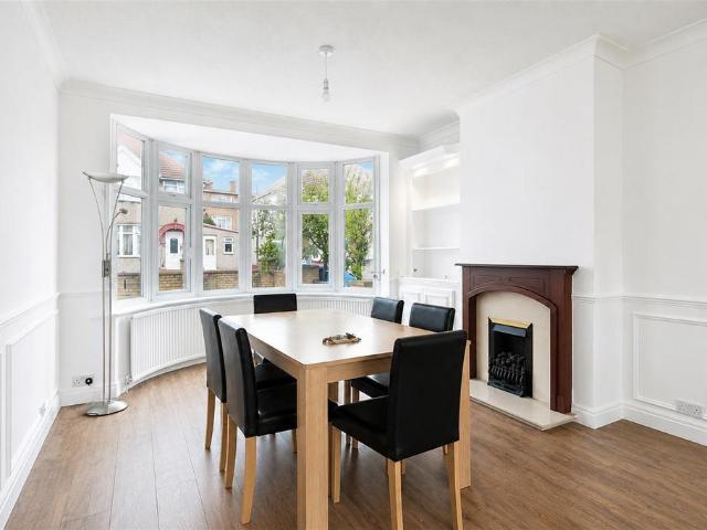 Chestnut Grove, Wembley 3 bed semi detached house to rent £2,400 pcm £554 pw